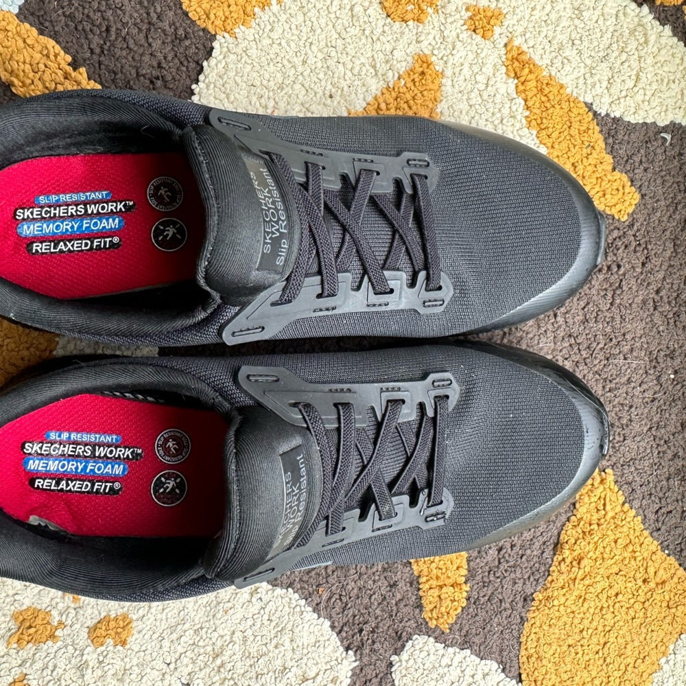 Selling my skecher shoes, just wear it couple of times, good as new.